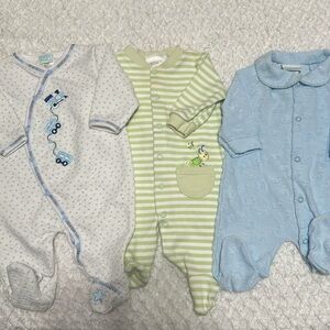 Lot/bundle of 3 footed sleepers 0-3 months